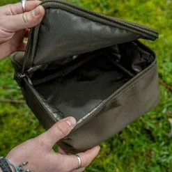 Petite Pochette Isotherme Avid Carp Compound -Accessoires de tente Soldes Magasin Avid20Carp20Compound20Insulated20Pouch12 550x550 1