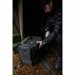 RidgeMonkey Ruggage Standard Accessory Case 165 -Accessoires de tente Soldes Magasin Taking20out20of20bag 550x550h 2