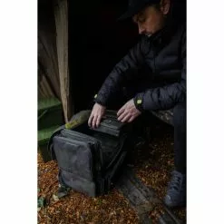 RidgeMonkey Ruggage Compact Accessory Case 80 10 RidgeMonkey Ruggage Compact Accessory Case 80 -Accessoires de tente Soldes Magasin Taking20out20of20bag 550x550h 3