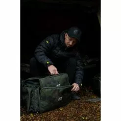 RidgeMonkey Ruggage Compact Accessory Case 330 -Accessoires de tente Soldes Magasin Taking20out20of20bag 550x550h 4